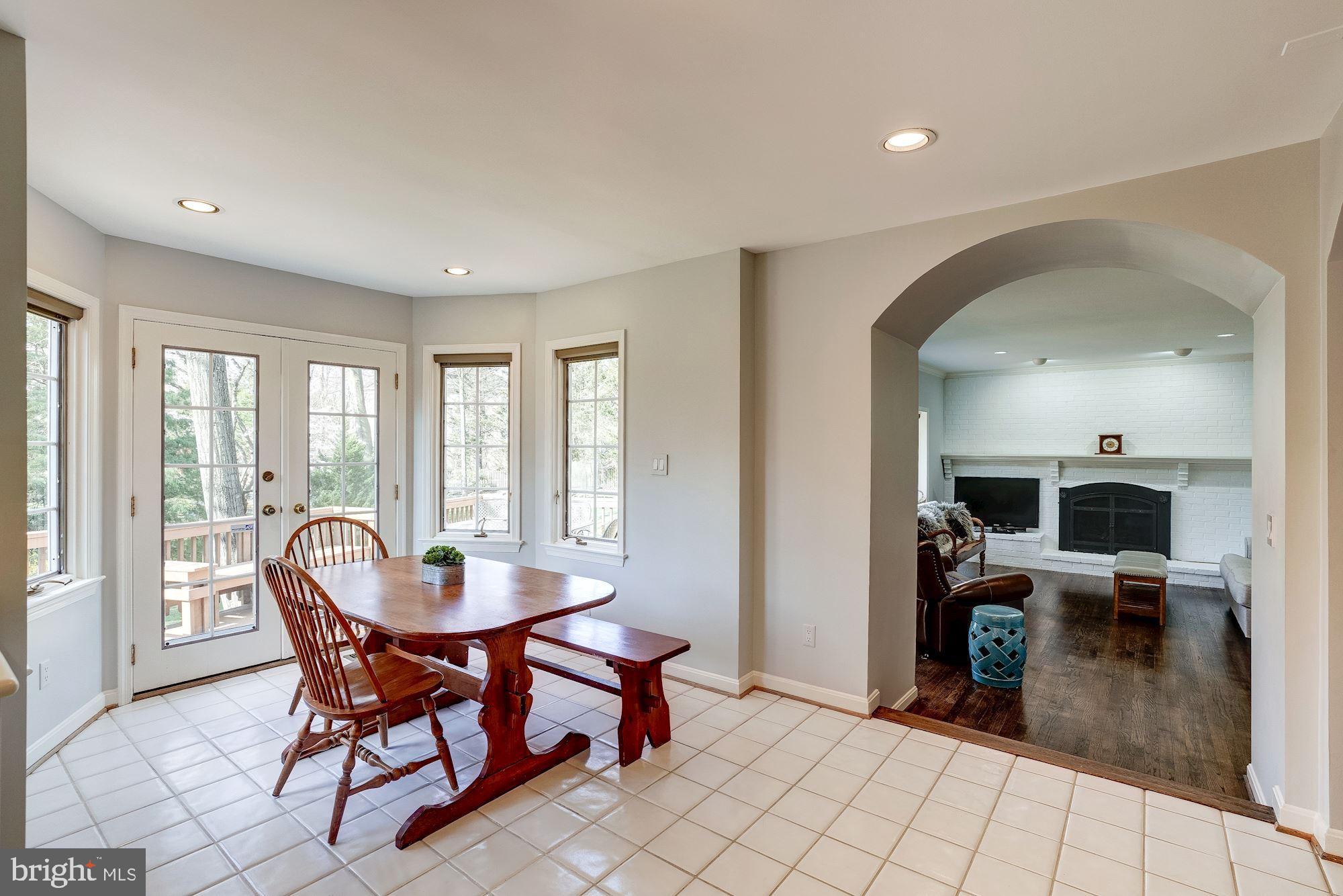 7913 Foxhound Road McLean, VA 22102 - Photo 10 of 37 Breakfast Room opens to Family Room