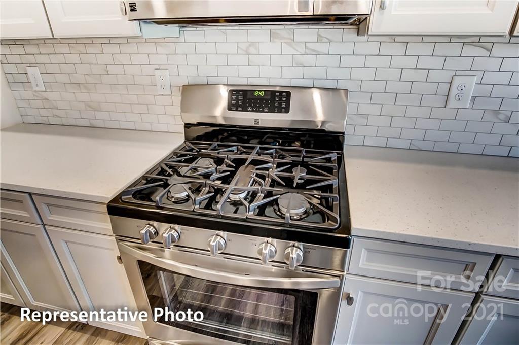 2153 Bexar Trail Matthews, NC 28105 - Photo 18 of 35 a close view of stove