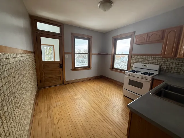 $1,600 | 5219 West Cuyler Avenue, Unit 2W, Chicago, IL 60641