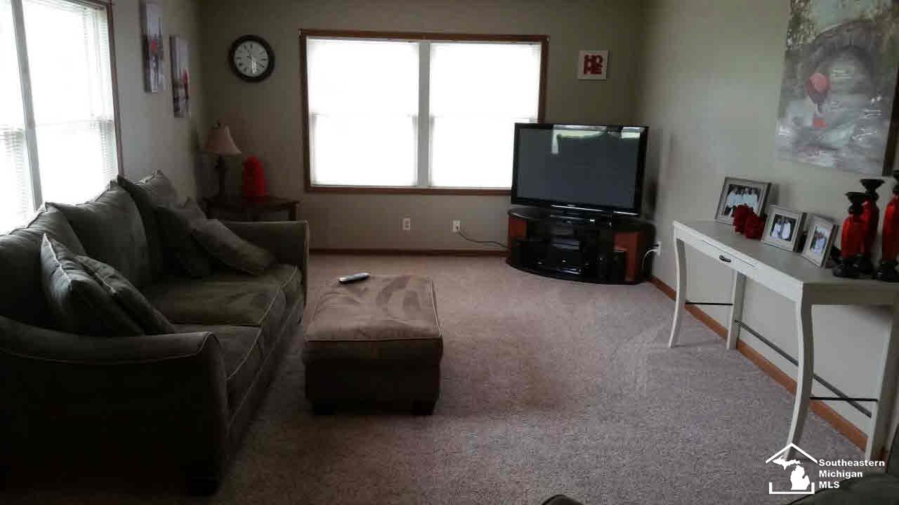 3764 Zink Road Carleton, MI 48117 - Photo 8 of 25 Living Room