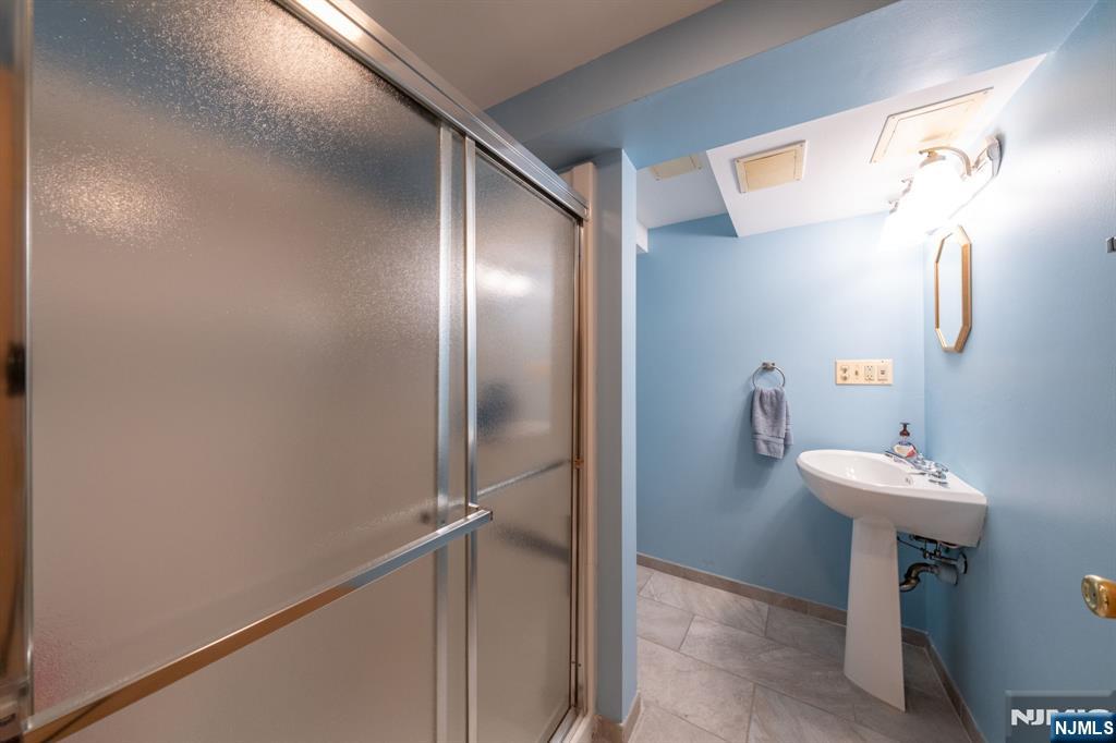 46 Oakley Terrace Nutley, NJ 07110 - Photo 23 of 27