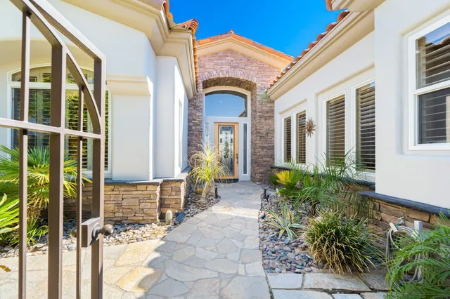 $1,195,000 | 400 Tomahawk Drive, Palm Desert, CA 92211