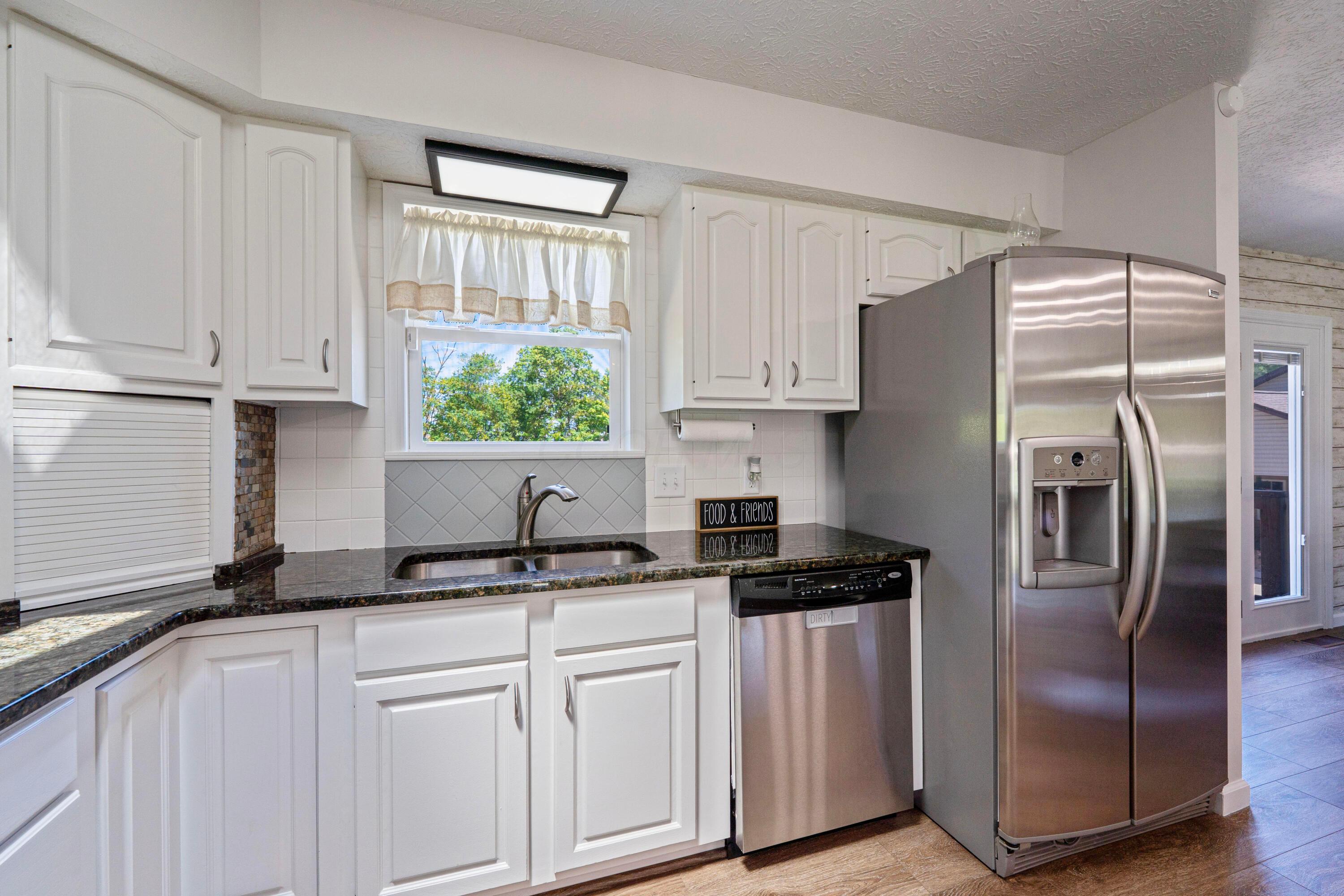 7684 Stout Road Circleville, OH 43113 - Photo 18 of 49 Kitchen5