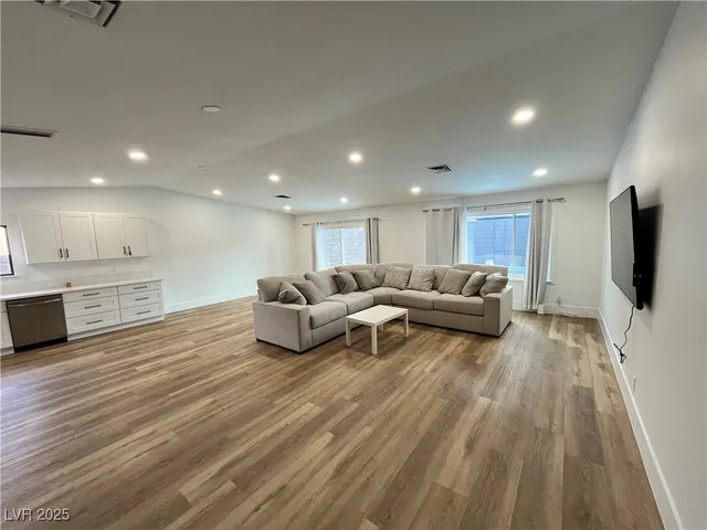 $2,699 | 6191 Bullion Boulevard, Las Vegas, NV 89103