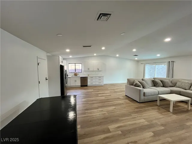 $2,699 | 6191 Bullion Boulevard, Las Vegas, NV 89103