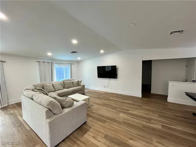 $2,699 | 6191 Bullion Boulevard, Las Vegas, NV 89103