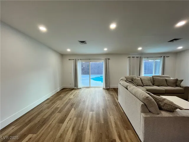 $2,699 | 6191 Bullion Boulevard, Las Vegas, NV 89103