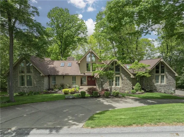 $865,000 | 504 Timber Lane, Jefferson Hills, PA 15025