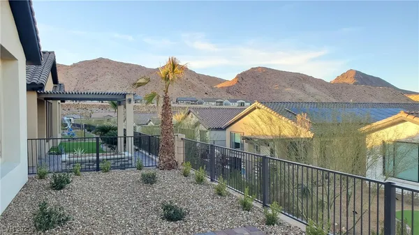 $2,950 | 6 Sun Mirage Avenue, Henderson, NV 89011