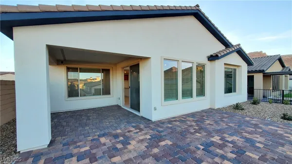 $2,950 | 6 Sun Mirage Avenue, Henderson, NV 89011