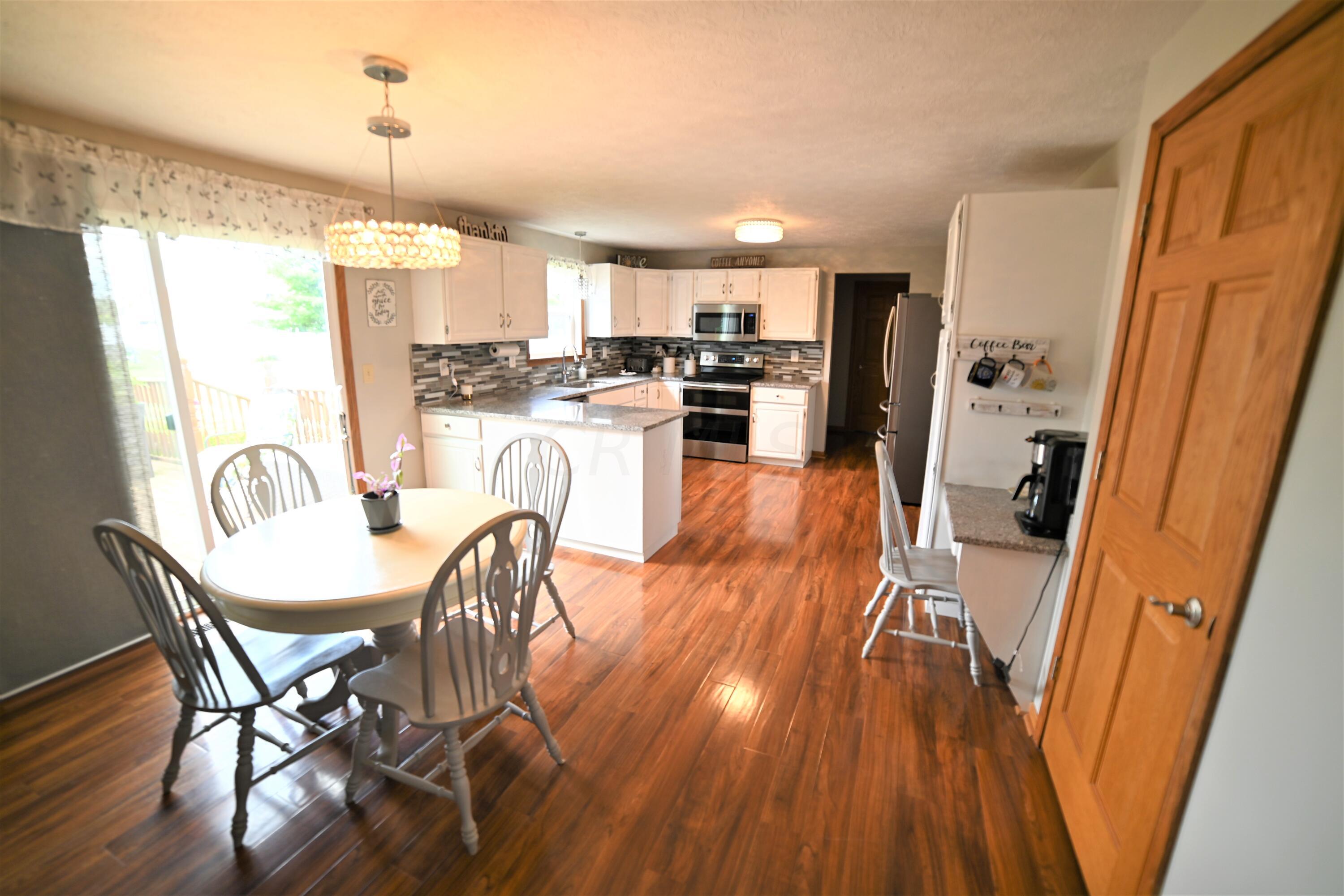 3305 Gooding Road Marion, OH 43302 - Photo 23 of 85 Eat in kitchen area !