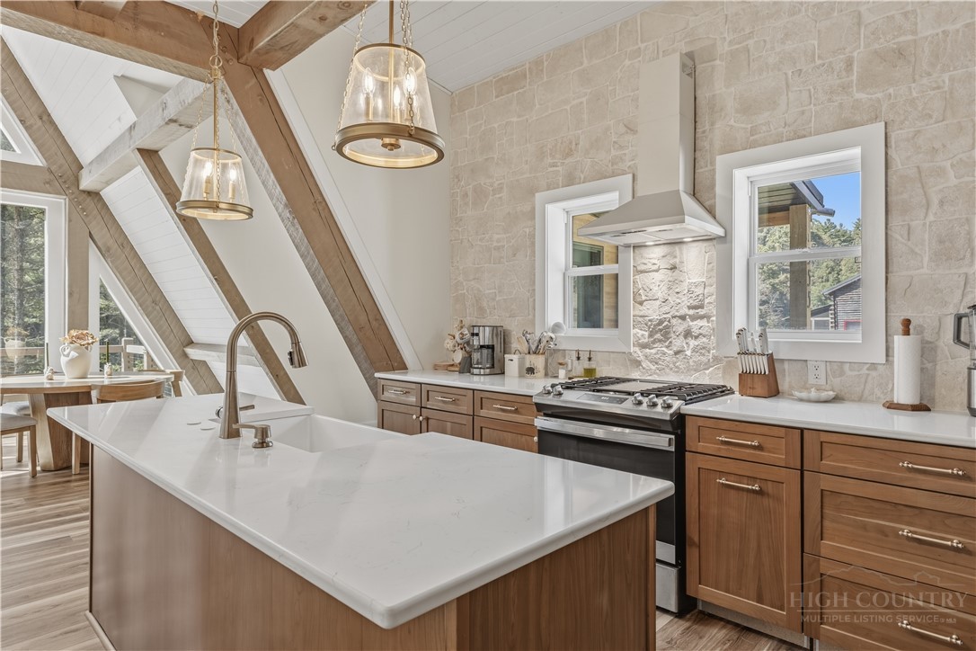 355 South River Hills Road Lansing, NC 28643 - Photo 9 of 40