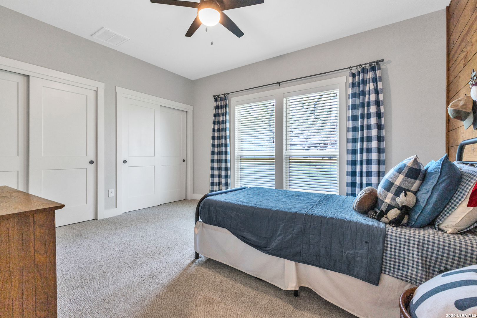 1026 Timbercrest Pleasanton, TX 78064 - Photo 23 of 37 a bed room with a bed and a couch