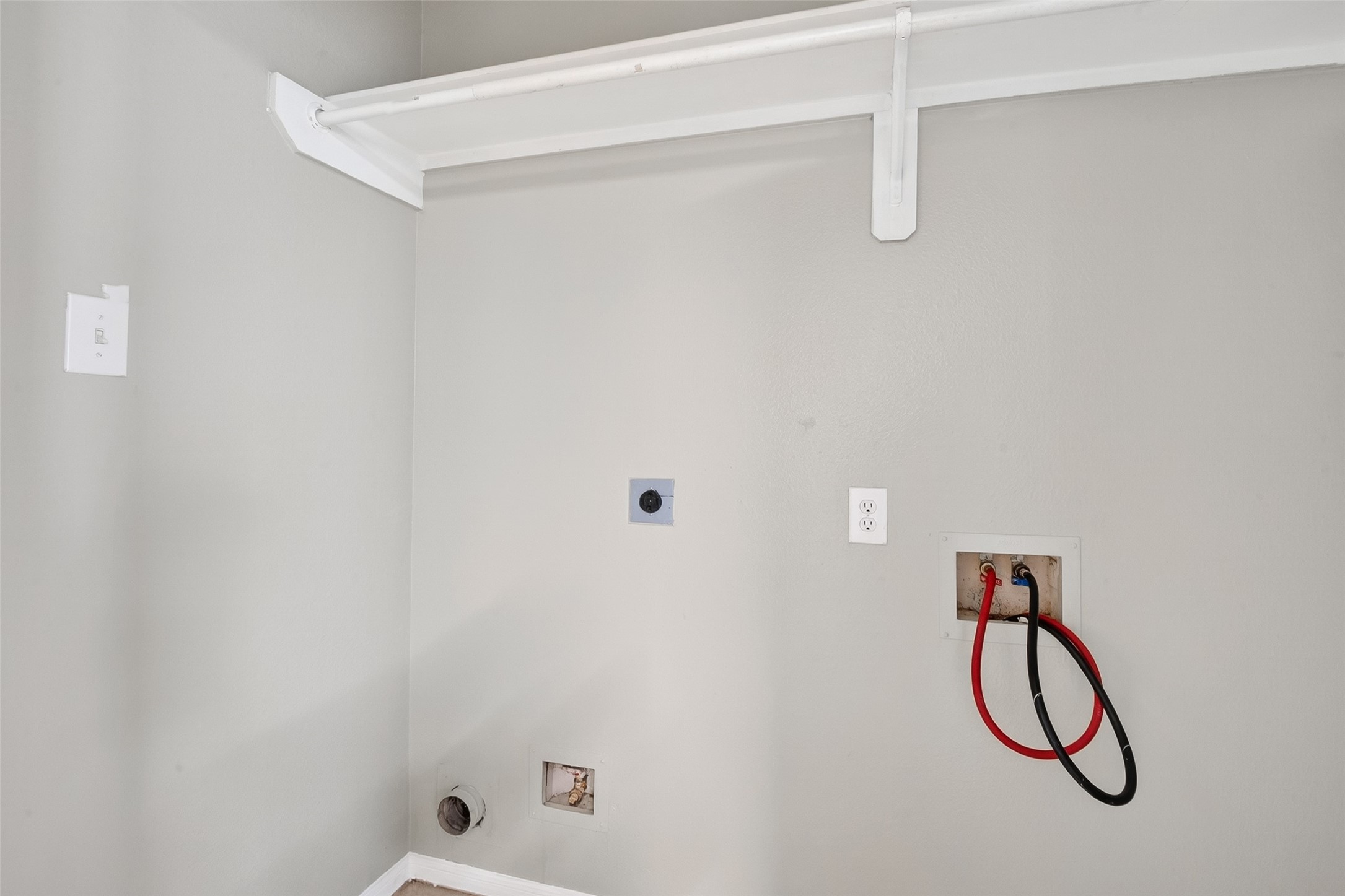 1118 Chestnut Bough Street Channelview, TX 77530 - Photo 14 of 39 Laundry Room