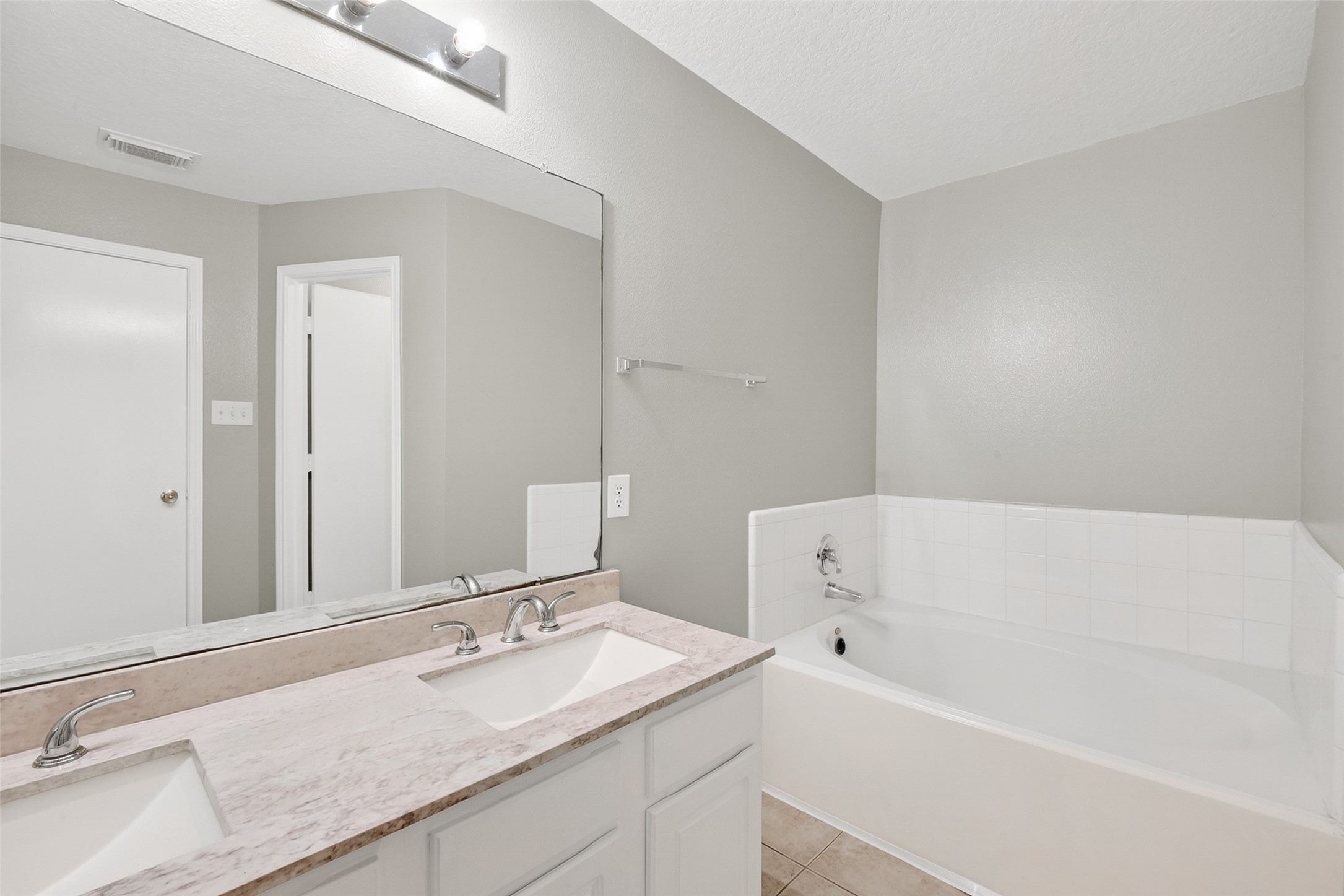 1118 Chestnut Bough Street Channelview, TX 77530 - Photo 32 of 39 Primary Bath with Double Sinks
