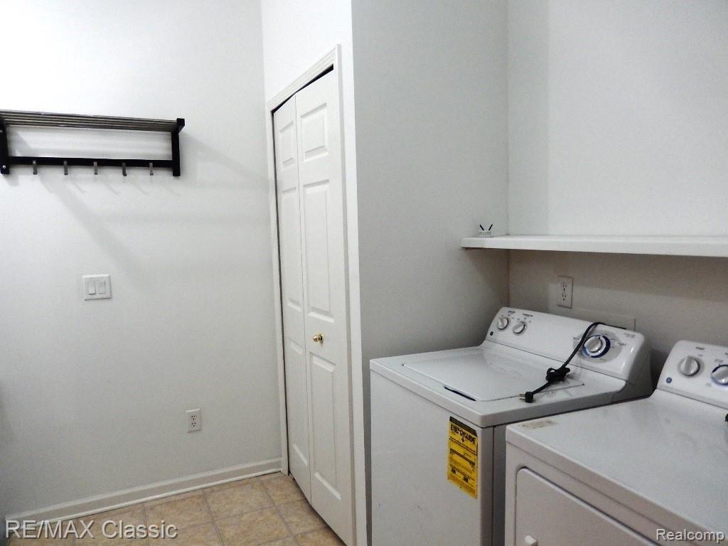 540 Riviera Court, Unit 244 Walled Lake, MI 48390 - Photo 18 of 39