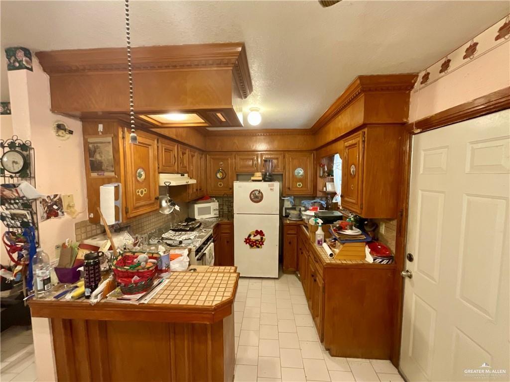 5146 Jm Martinez Street, Unit J Rio Grande City, TX 78582 - Photo 4 of 13 a view of a room with gym equipment