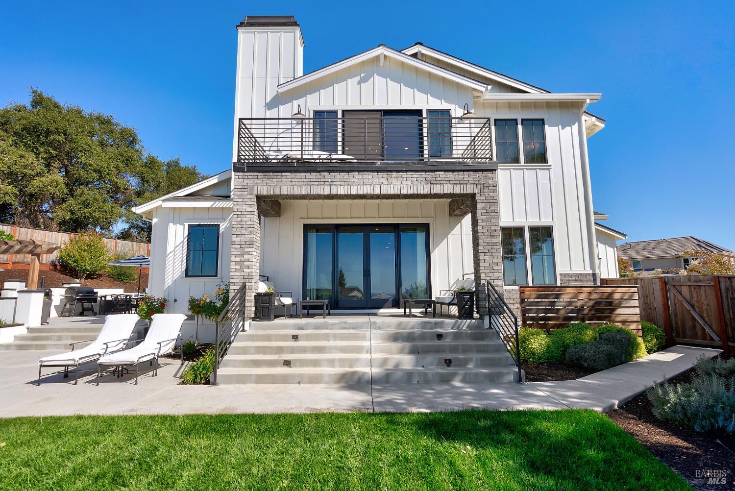 3724 Stanhope Court Santa Rosa, CA 95404 - Photo 2 of 78 a front view of a house with yard and green space