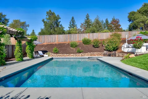 $2,100,000 | 3724 Stanhope Court, Santa Rosa, CA 95404
