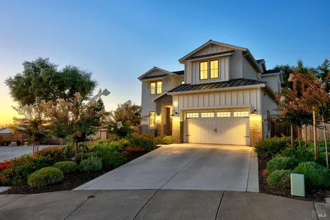 $2,100,000 | 3724 Stanhope Court, Santa Rosa, CA 95404