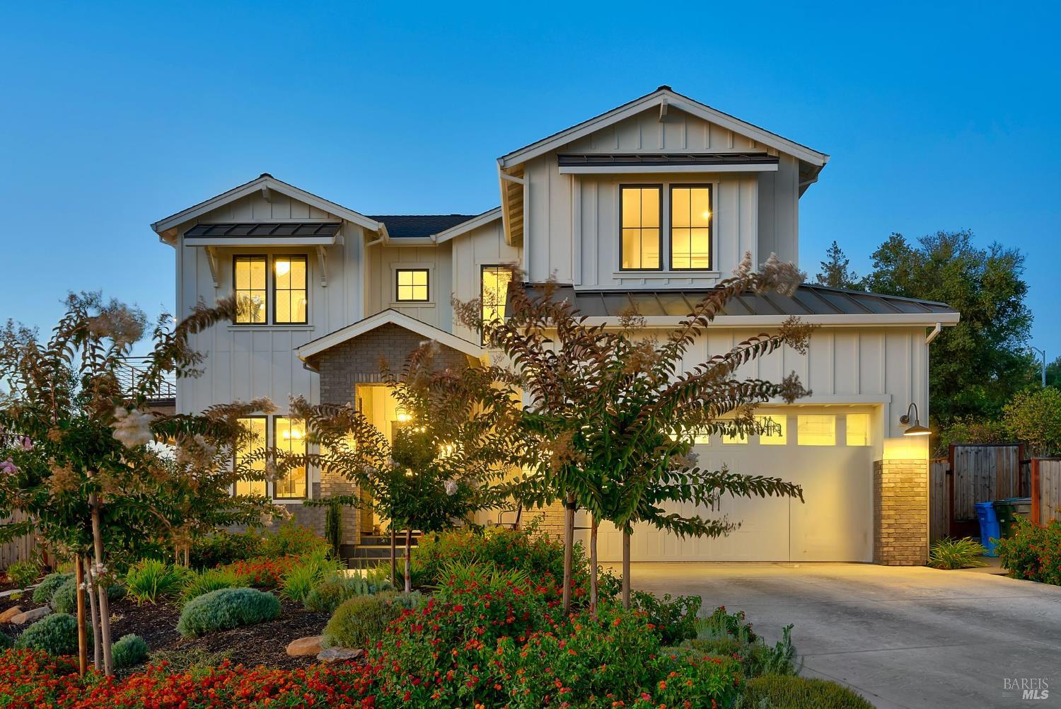3724 Stanhope Court Santa Rosa, CA 95404 - Photo 71 of 78 a front view of a house with a yard