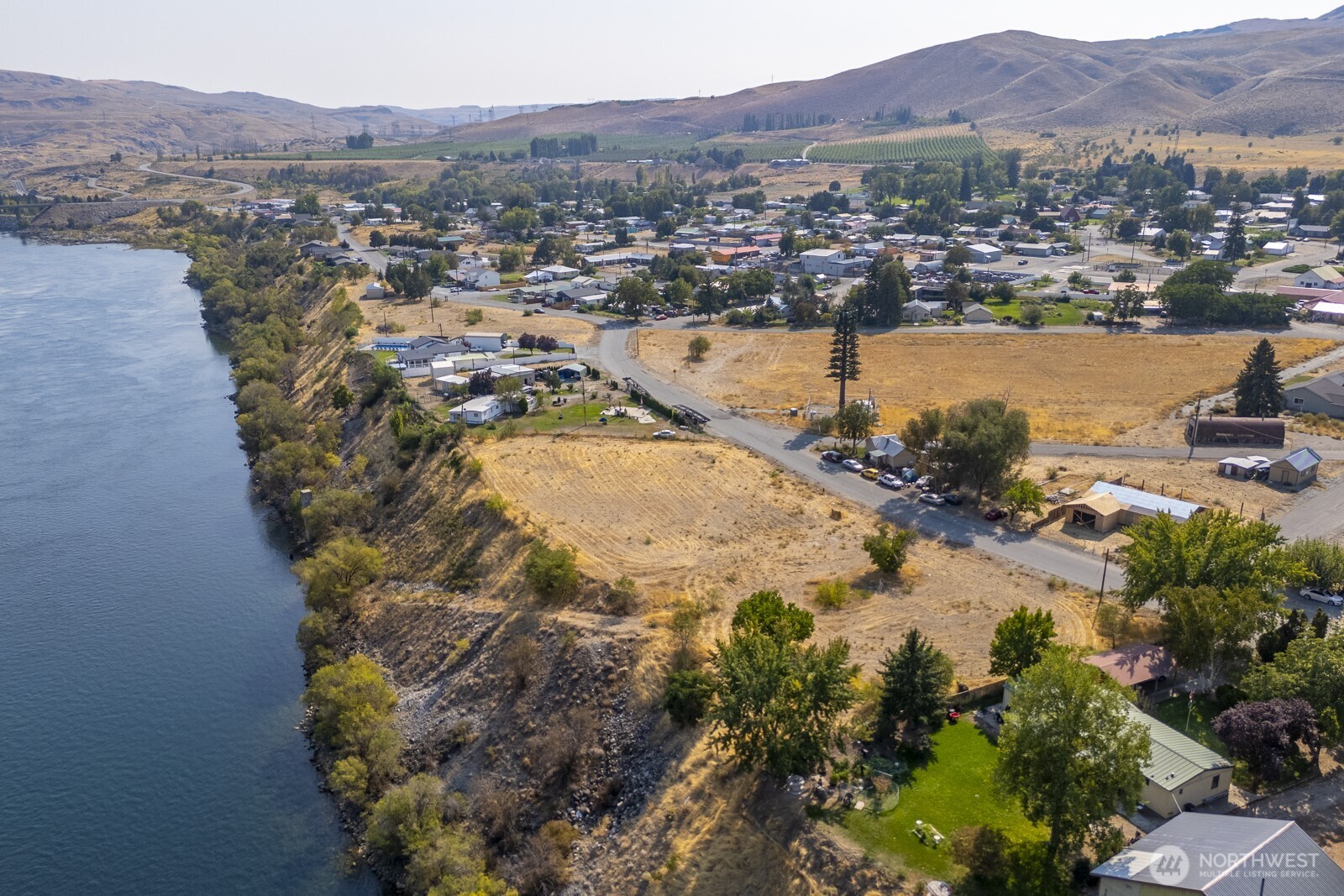 1751 Fairview Avenue Bridgeport, WA 98813 - Photo 5 of 13 a view of a city
