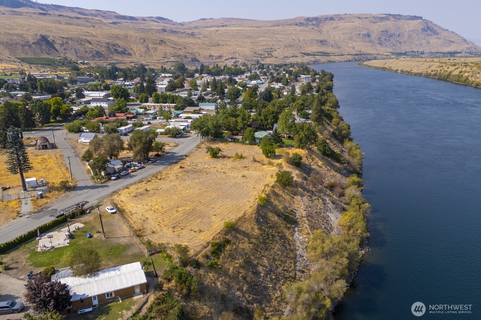 1751 Fairview Avenue Bridgeport, WA 98813 - Photo 9 of 13 a view of a city