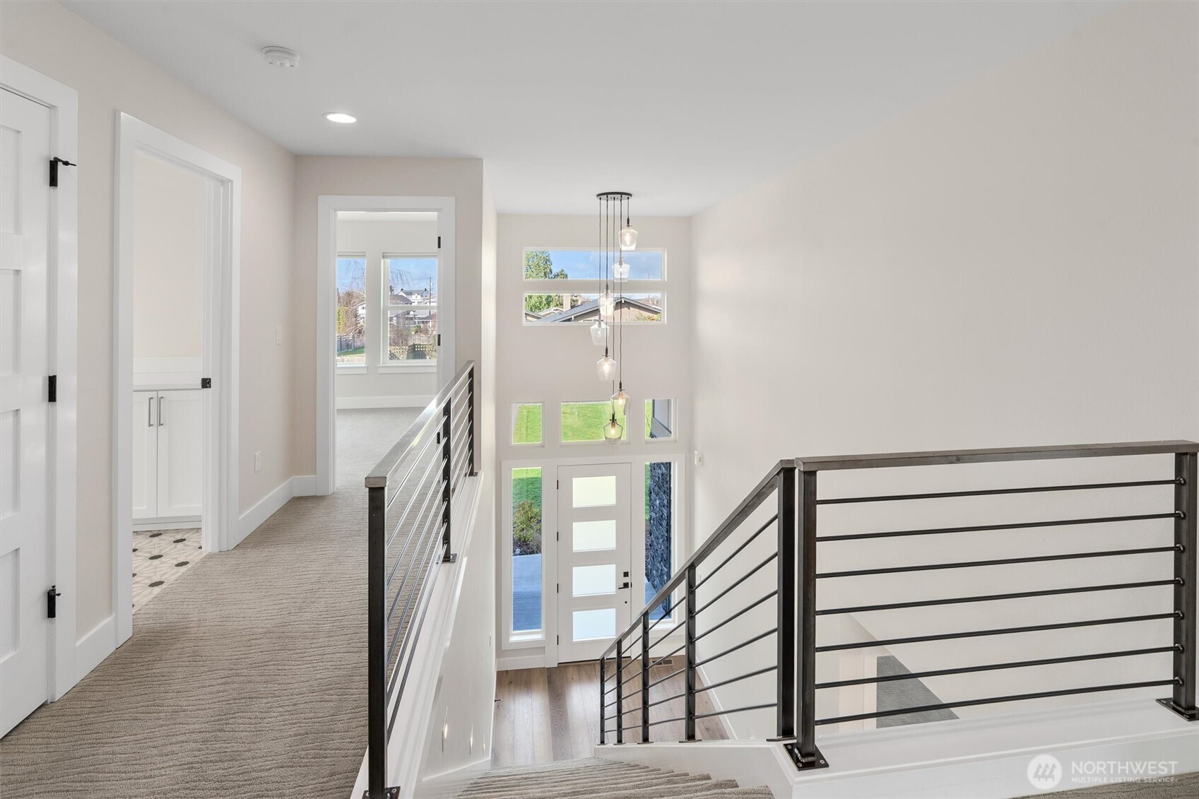 421 Rockefeller Avenue Everett, WA 98201 - Photo 18 of 40 a view of a hallway with seating space