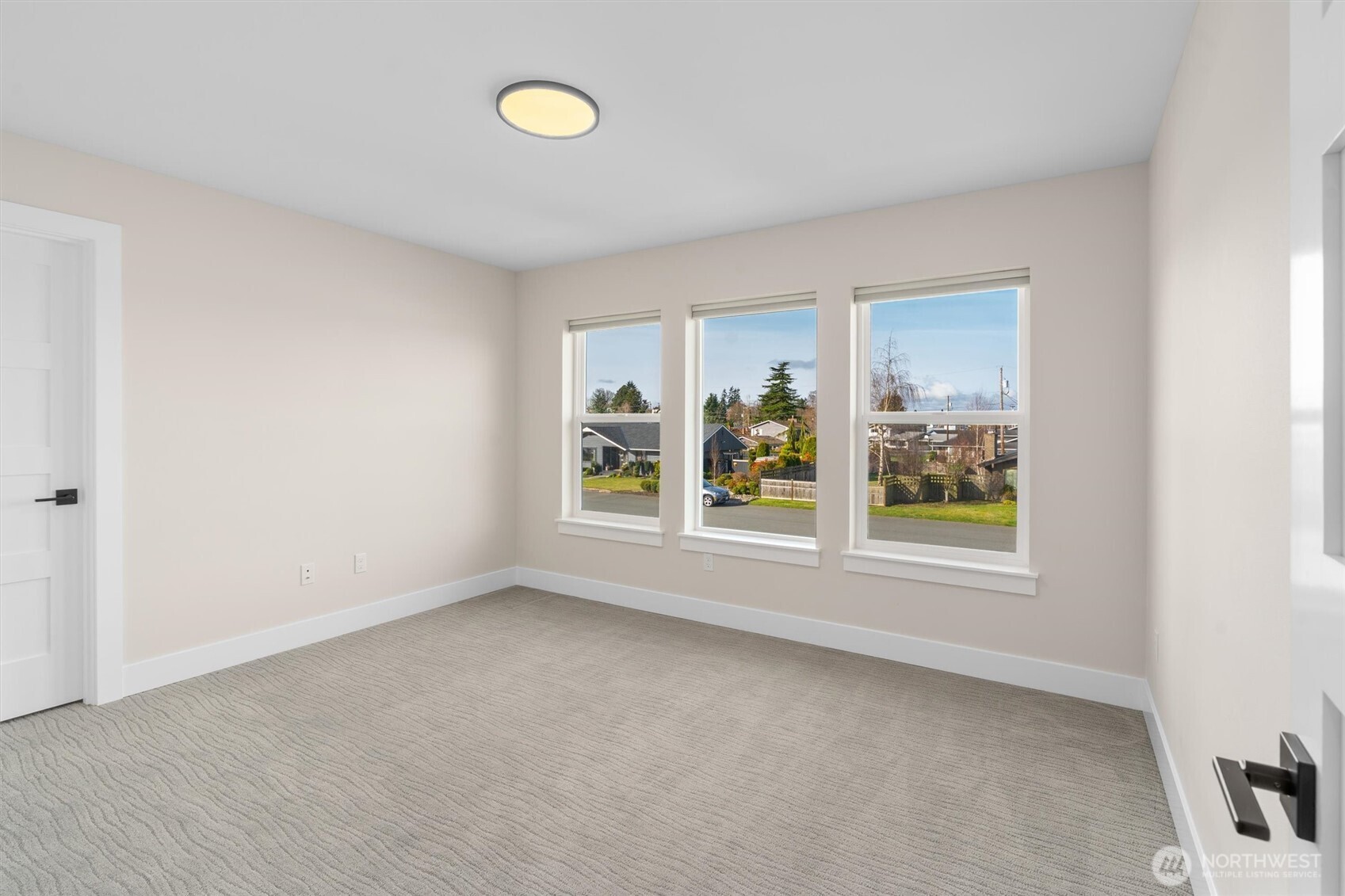 421 Rockefeller Avenue Everett, WA 98201 - Photo 21 of 40 an empty room with windows and entrance