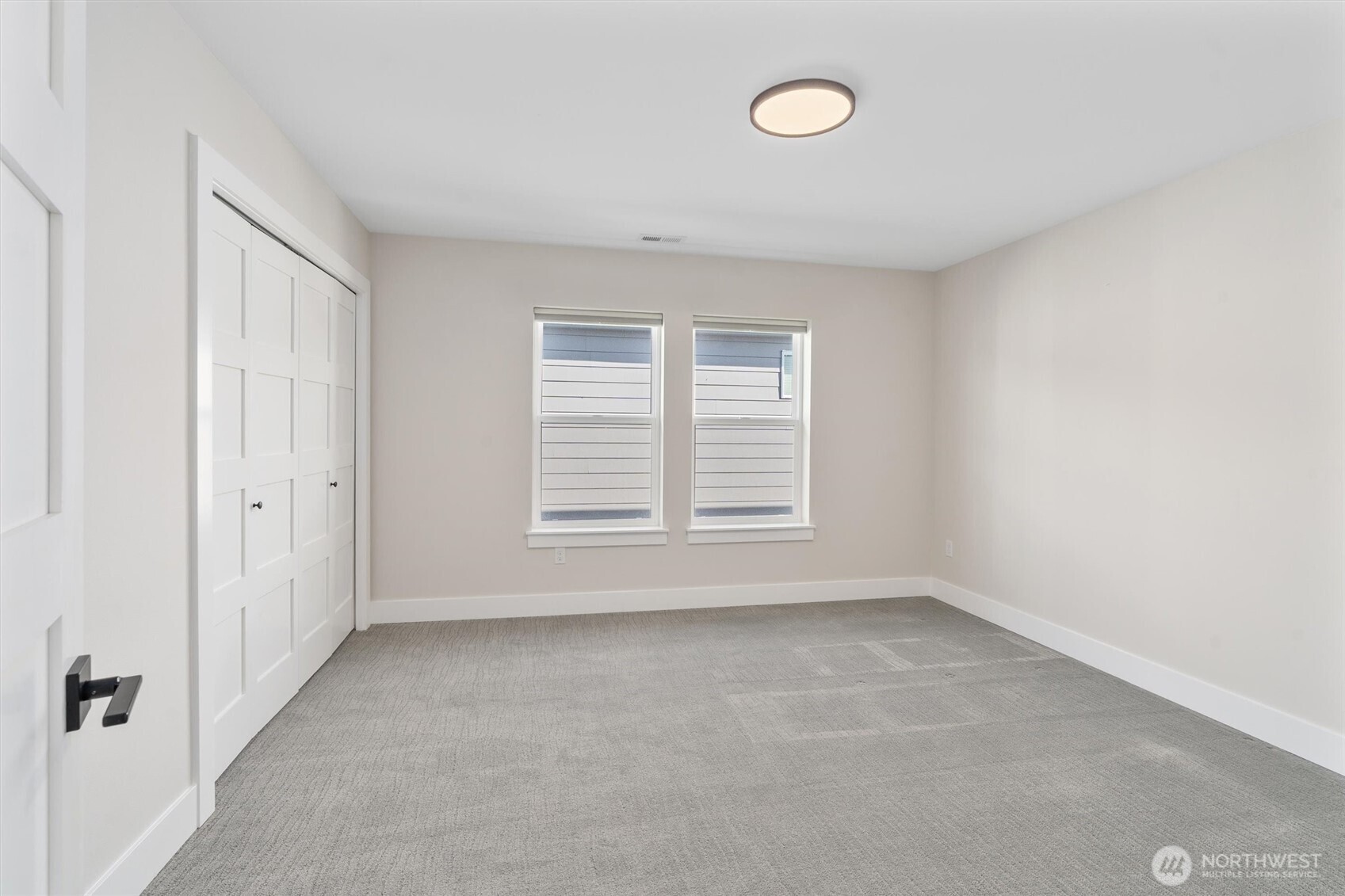 421 Rockefeller Avenue Everett, WA 98201 - Photo 23 of 40 an empty room with a window