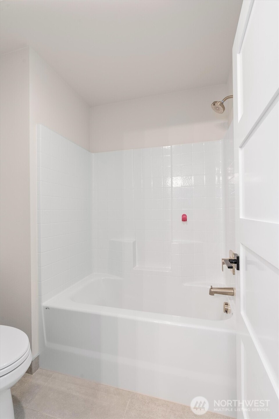 421 Rockefeller Avenue Everett, WA 98201 - Photo 29 of 40 a bathroom with a bathtub and a toilet