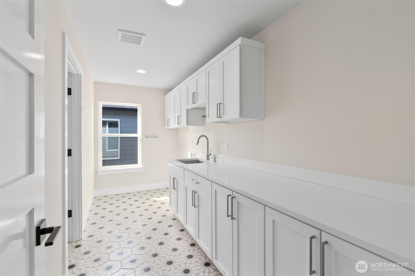 421 Rockefeller Avenue Everett, WA 98201 - Photo 36 of 40 a kitchen with a sink a stove and cabinets