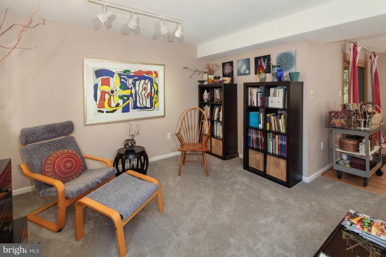 6016 Commack Court Springfield, VA 22152 - Photo 18 of 27 Family Room