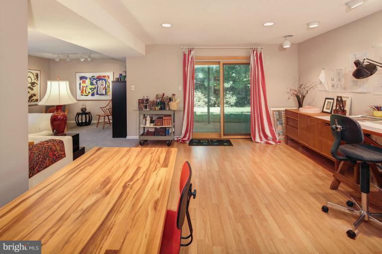 6016 Commack Court Springfield, VA 22152 - Photo 20 of 27 Family Room
