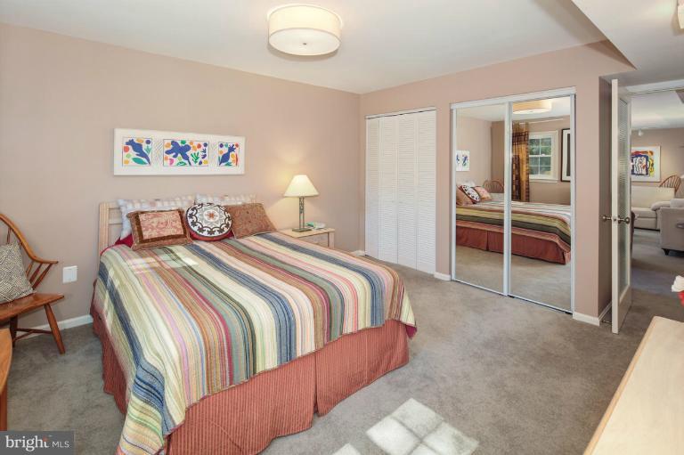 6016 Commack Court Springfield, VA 22152 - Photo 22 of 27 Bedroom