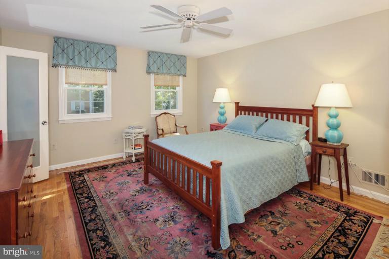 6016 Commack Court Springfield, VA 22152 - Photo 10 of 27 Bedroom (Master)