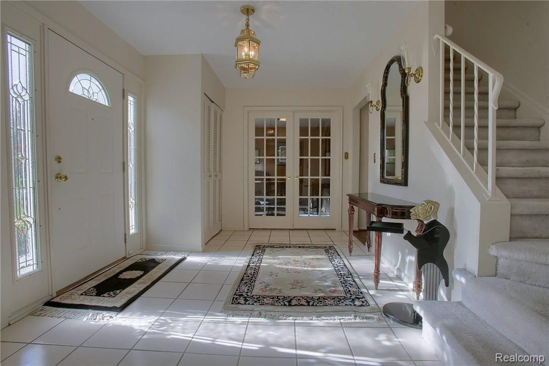 705 Foxhall Road Bloomfield Hills, MI 48304 - Photo 2 of 35 Foyer.jpg