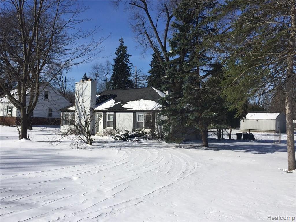 21149 Greenview Road Southfield, MI 48075 - Photo 2 of 15 21149 Greenview 2.JPG
