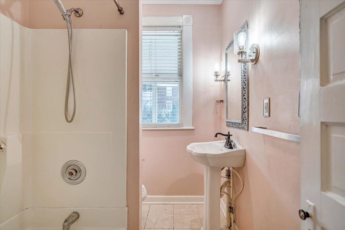 518 Walnut Avenue Southwest Roanoke, VA 24016 - Photo 26 of 42 40-MIB04627