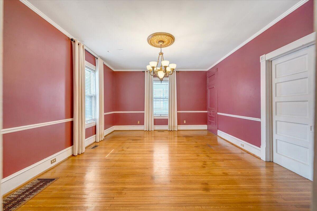 518 Walnut Avenue Southwest Roanoke, VA 24016 - Photo 4 of 42 18-MIB04561