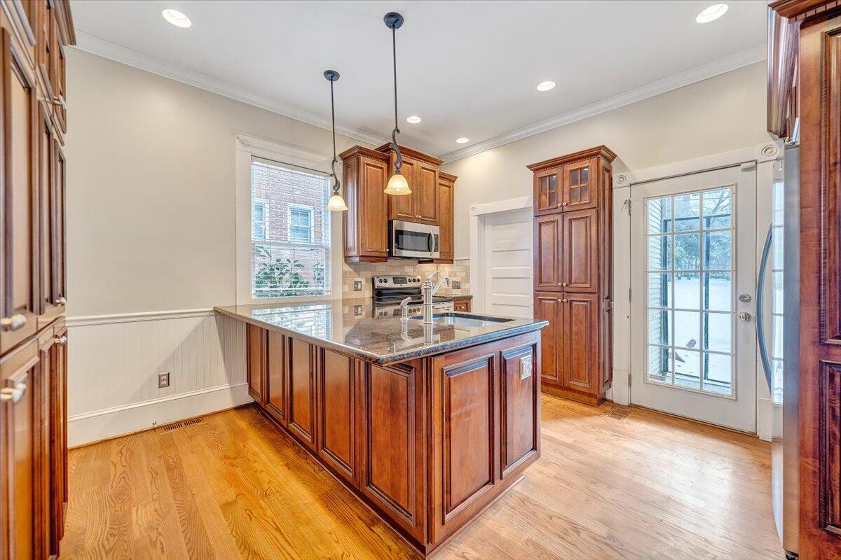 518 Walnut Avenue Southwest Roanoke, VA 24016 - Photo 5 of 42 19-MIB04564