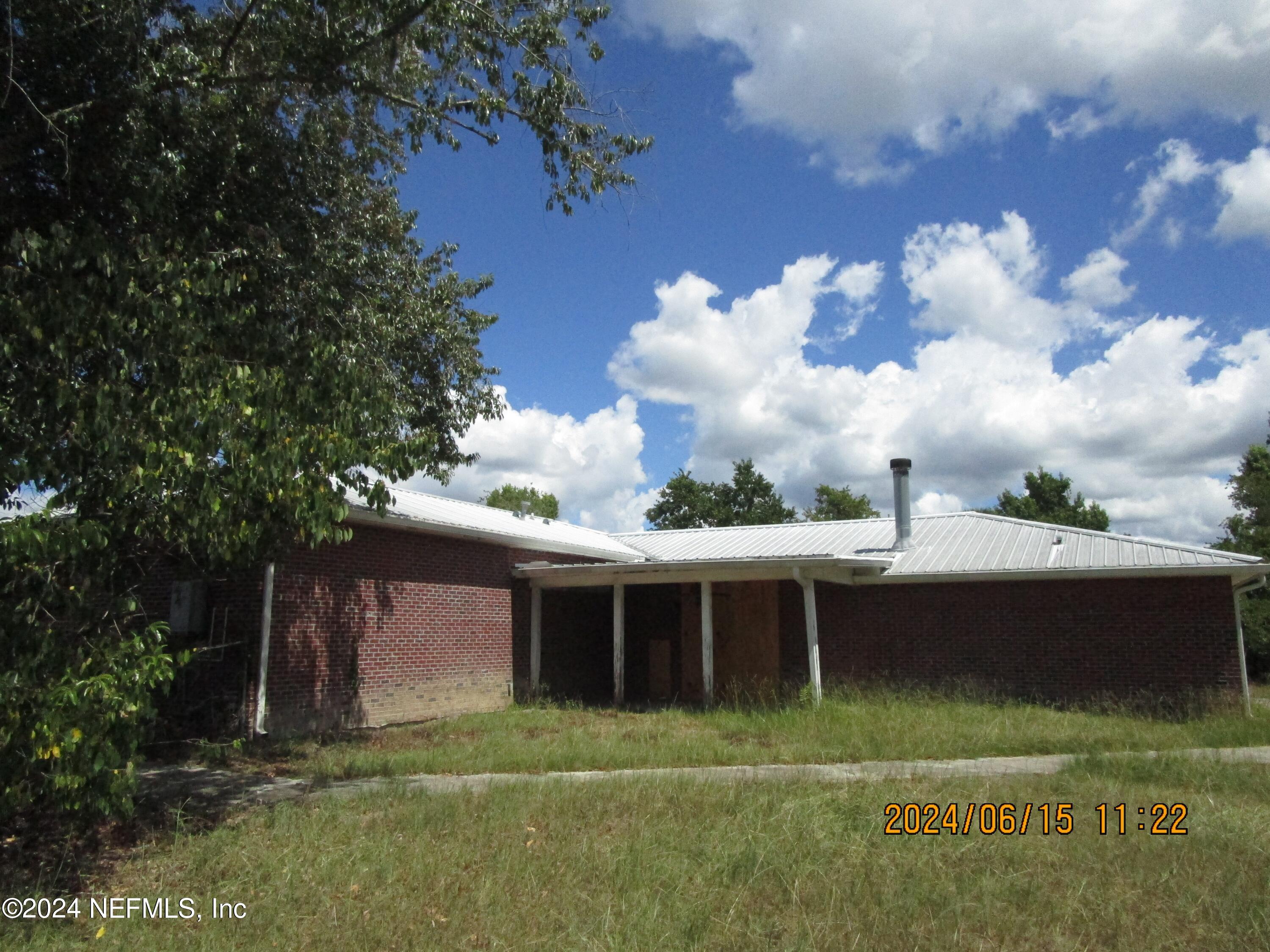 9302 Holden Park Road Hawthorne, FL 32640 - Photo 2 of 15 9302 Holden Park - back view