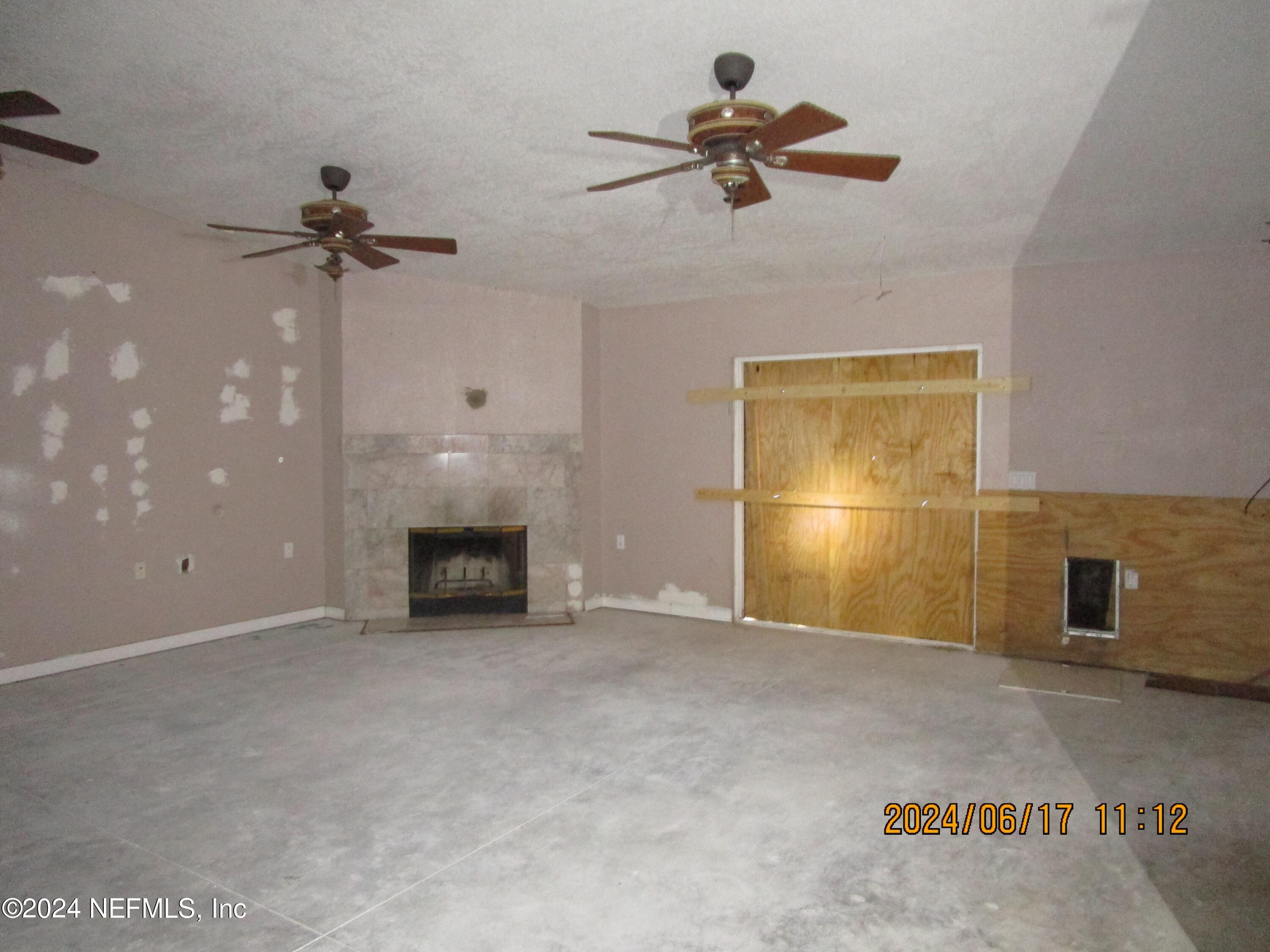 9302 Holden Park Road Hawthorne, FL 32640 - Photo 6 of 15 9302 Holden Park - family room