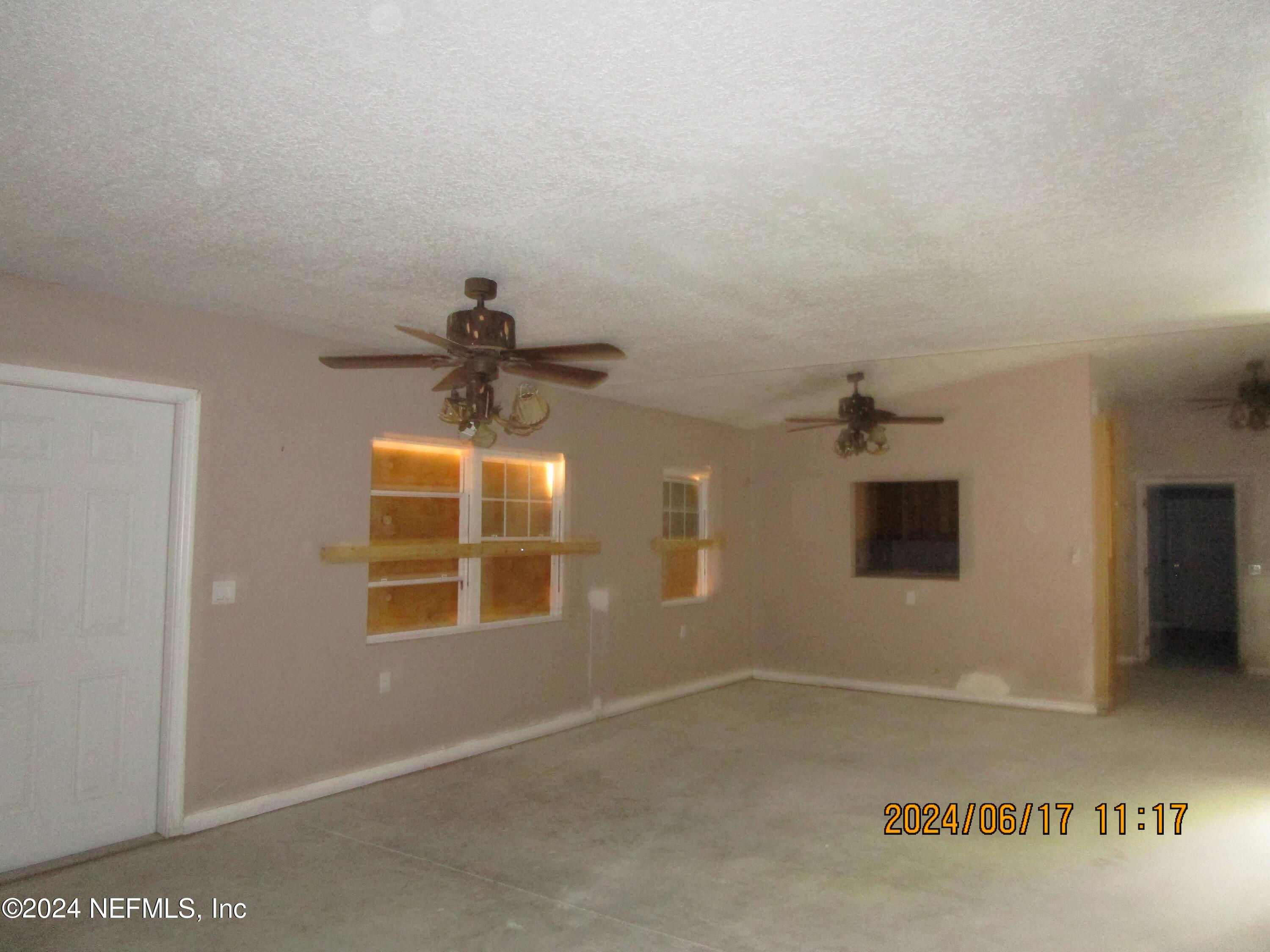 9302 Holden Park Road Hawthorne, FL 32640 - Photo 7 of 15 9302 Holden Park - Living room