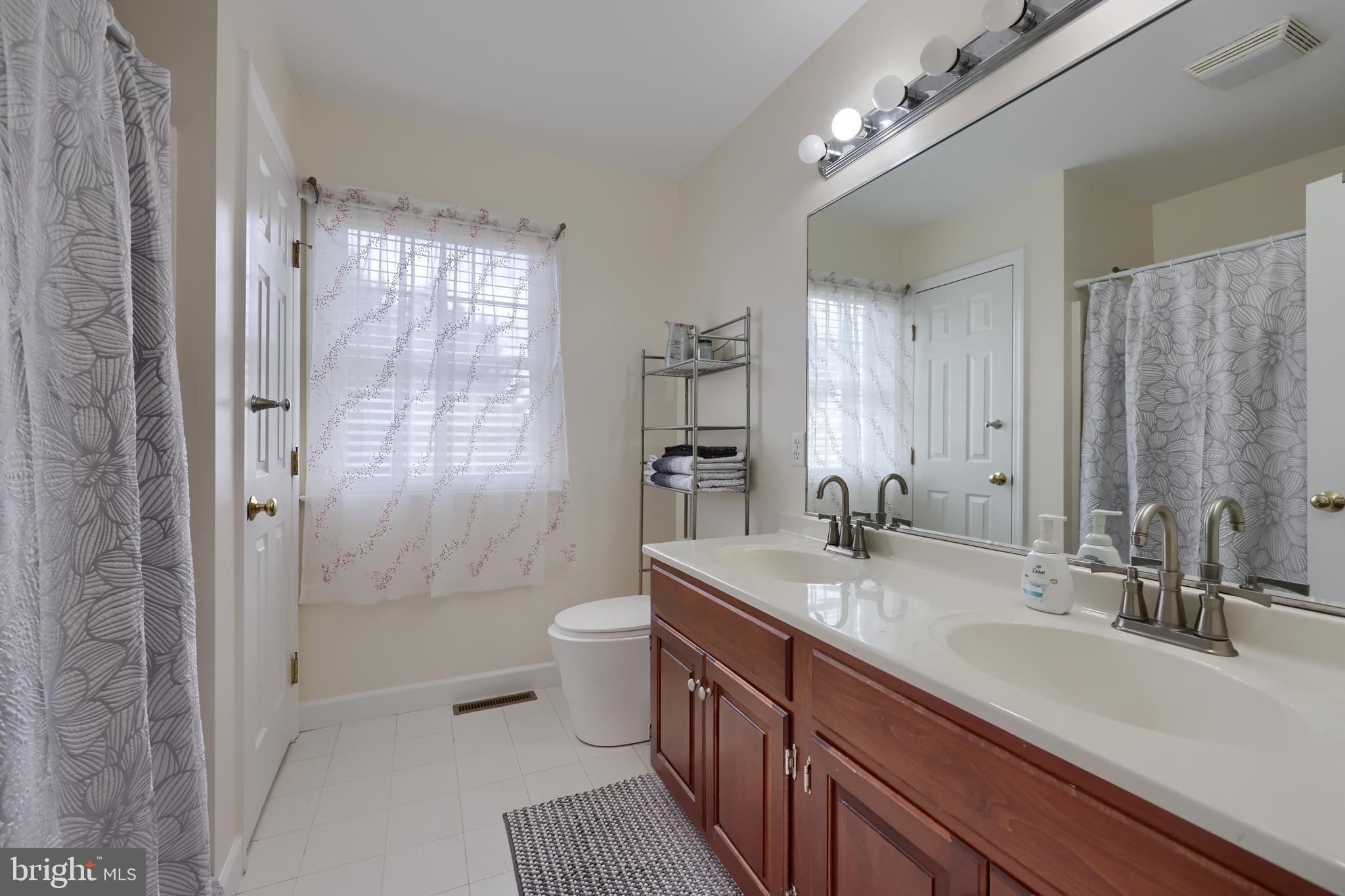 5 Colorado Avenue Reading, PA 19608 - Photo 36 of 51 Full Bathroom