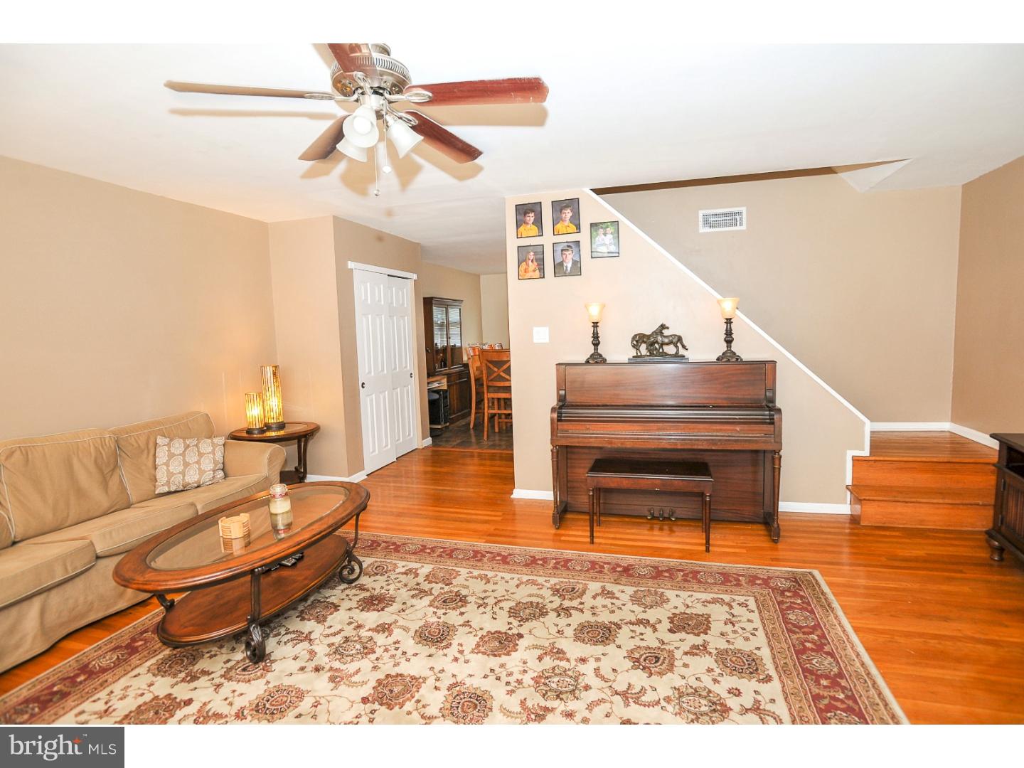 3411 Brookview Road Philadelphia, PA 19154 - Photo 2 of 25 Living Room