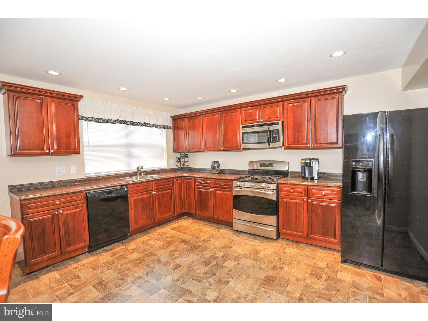 3411 Brookview Road Philadelphia, PA 19154 - Photo 7 of 25 Kitchen
