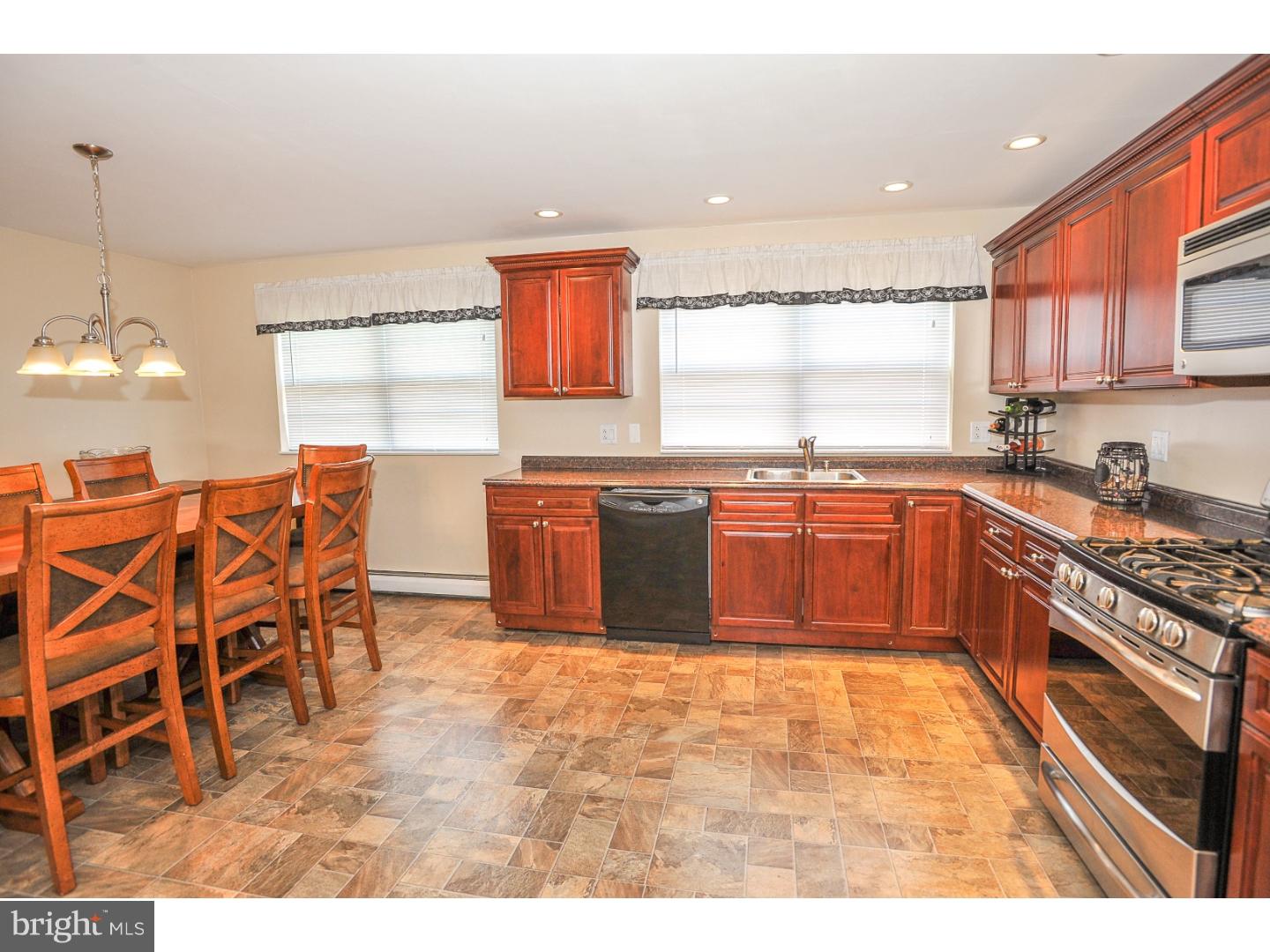 3411 Brookview Road Philadelphia, PA 19154 - Photo 8 of 25 Kitchen