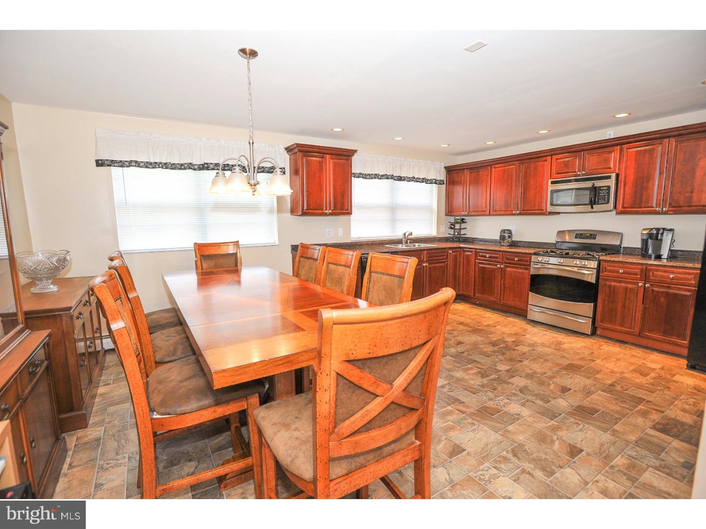 3411 Brookview Road Philadelphia, PA 19154 - Photo 9 of 25 Kitchen