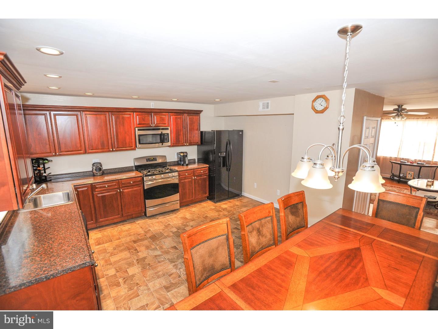 3411 Brookview Road Philadelphia, PA 19154 - Photo 10 of 25 Kitchen